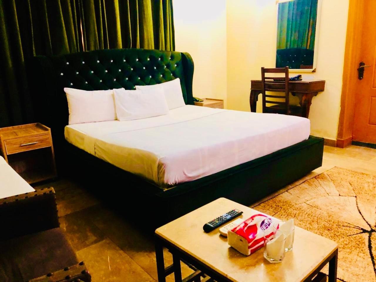 Blue Moon Residency Jinnah Super Islamabad Exterior foto